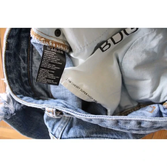 BDG Urban Outfitters Frayed Hem Cheeky Super High Rise Jean Shorts 27 4 - Picture 9 of 9